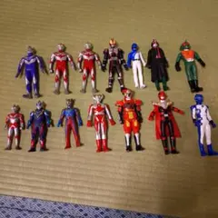 特撮ヒーローフィギュア 8体セット 特撮フィギュア 8体セット 武器付き - メルカリ