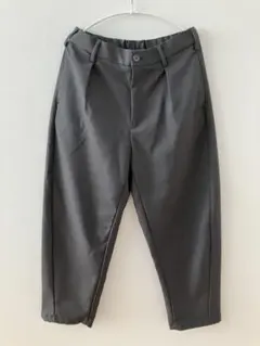 guカーブタックパンツ