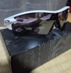 OAKLEY レーダーロック　 ホワイト&シルバー 型番009208-27のサムネイル