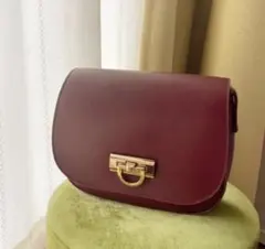 【美品】エディットシーン リングモチーフフラップポシェット ボルドーのサムネイル