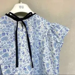 ハンドメイドLIBERTYショルダーギャザーフレンチス リーブブラウス後ろリボンのサムネイル