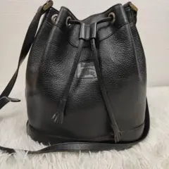 希少✨ Burberry バーバリー 巾着 ショルダーバッグ 肩掛け ブラック Burberry バーバリー 巾着 斜め掛け ショルダーバッグ ブラック 黒
