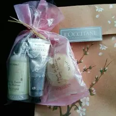本日限定！半額以下❗桜の薫り❗ロクシタン、フランス製＼(^-^)／3点セット★