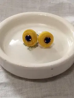 ヴィンテージボタン❁イエロー×ブルーのオーバルピアス