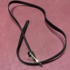 黒いレザーベルト 金属製バックル