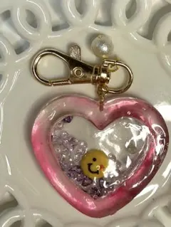 ハート型レジンチャーム ビーズ入り　シャカシャカ