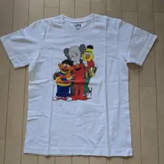 uniqlo kaws セサミストリート Tシャツ