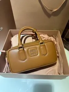 miu miu ブラウンレザー ハンドバッグ