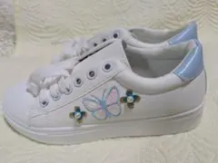 スニーカー　白　花柄　刺繡のサムネイル