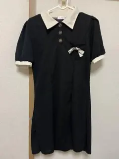 黒の半袖ミニワンピース