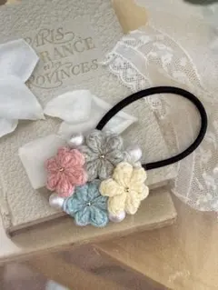 ハンドメイド♡毛糸で編んだ　お花＆ビーズいっぱいヘアゴム