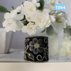 再販！人気リボン✨インド刺繍リボン　ポニーフック　ブラック×グレーのお花