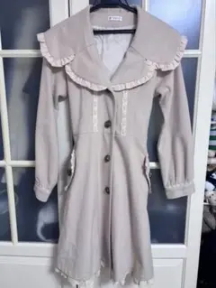 axes femme ベージュ フリル付き ロングコート Mサイズ