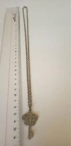 16 鍵型ペンダントネックレス
