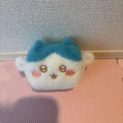 ちいかわ　はちわれ　ふわふわミニキャラメル　ポーチ