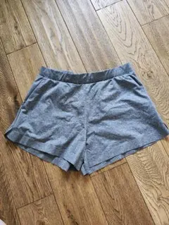 ユニクロ　グレー ショートパンツ