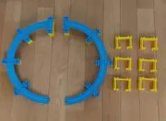 プラレール 坂曲線レールA・B各4本入 ミニ橋脚12個付 複線ブロック橋脚6個