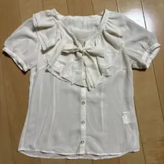 #186 フリル付きホワイトブラウス