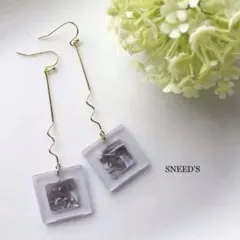 ■インポート絵画風チャームピアス/イヤリング