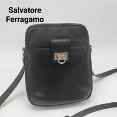 極美品✨フェラガモ　ショルダーバッグ　ブラック　黒