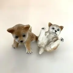 犬のフィギュア 2体セット 柴犬と思われる