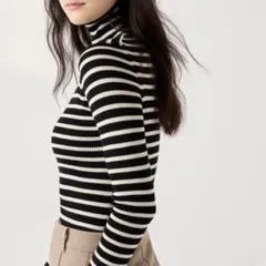 ユニクロ　メリノリブタートルネックセーター