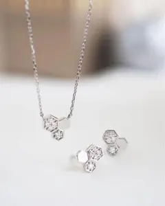 【試着のみ‼️】 ポンテヴェキオ ハニカム ダイアモンド ネックレスのサムネイル