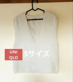 UNIQLO 3DスフレヤーンVネックベスト S