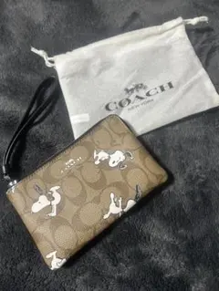 美品✨COACH スヌーピー柄 ポーチ 保存袋付き