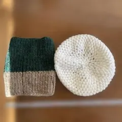 ハンドメイド　ニットベレー帽 白、マフラー緑ベージュ
