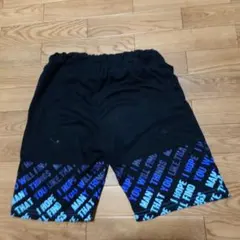 ハーフパンツ 黒 青 文字プリント