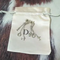 Dior ピアス ロゴチャーム シルバーカラー