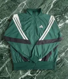 adidasナイロンジャケット