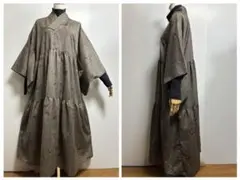 古布着物リメイク　着物衿ティアードワンピース　ウール着物　織柄入り　グレージュ色