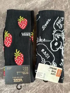 VANS イチゴ柄 スヌーピ　ブラックソックスのサムネイル