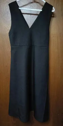 GU　Ｖネックジャンパードレス　黒　Ｍ
