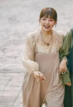 ニコアンド⭐︎ みきてぃさんプロデュースのシアービスチェブラウス