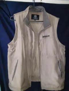 ベスト２着（ダークグレイ、ベージュ）