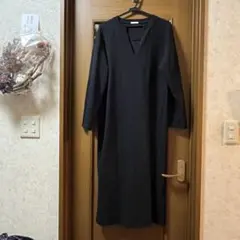 GU 黒 長袖 カットソーワンピース スリット入り