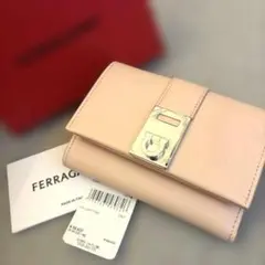 フェラガモ 三つ折り財布 ピンク 新品未使用箱付きのサムネイル