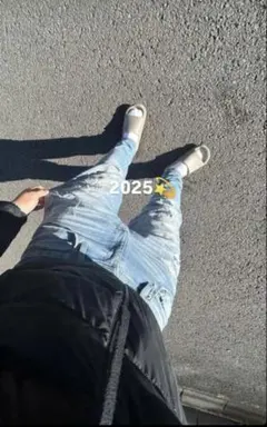早い者勝ち‼️AZUL ダメージ加工スキニージーンズ