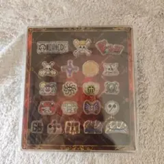 ワンピース　缶バッジディスプレイスタンド　レッド