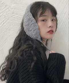 グレー ニット耳あて イヤーマフ　ポンポン付き