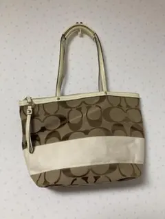 Coach ベージュ ロゴ柄 トートバッグ