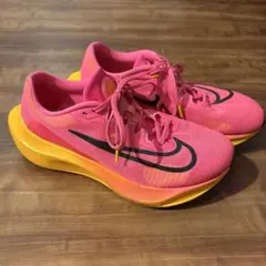 NIKE ZOOM FLY 5 ピンクスニーカーのサムネイル
