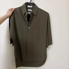 MADISONBLUE HELLO 半袖シャツとMUSE ブラウン 半袖Tシャツのサムネイル