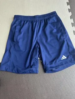 adidas ネイビー ハーフパンツ 140