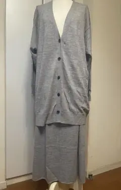 ユニクロ　グレー カーディガンとニットタイトスカートセット