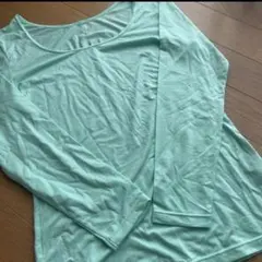 ユニクロ　ヒートテック　エメラルドグリーン