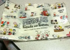 スヌーピー ミドルサイズスクエアトート (クリーム色)